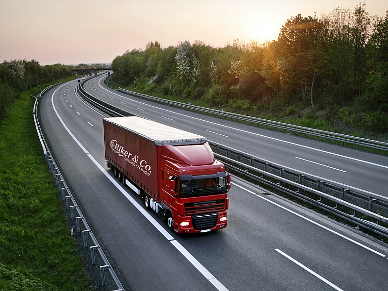 LKW der Spedition Riker & Co.